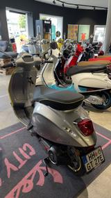Vespa Elettrica 70 km/h ab 16 Jahre fahrbar - Vespa Motorräder in Hamburg