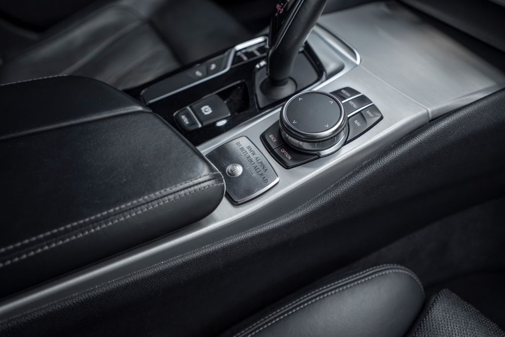 B5 4.4 Bi-Turbo Touring BLUE/BLACK - Bild 24