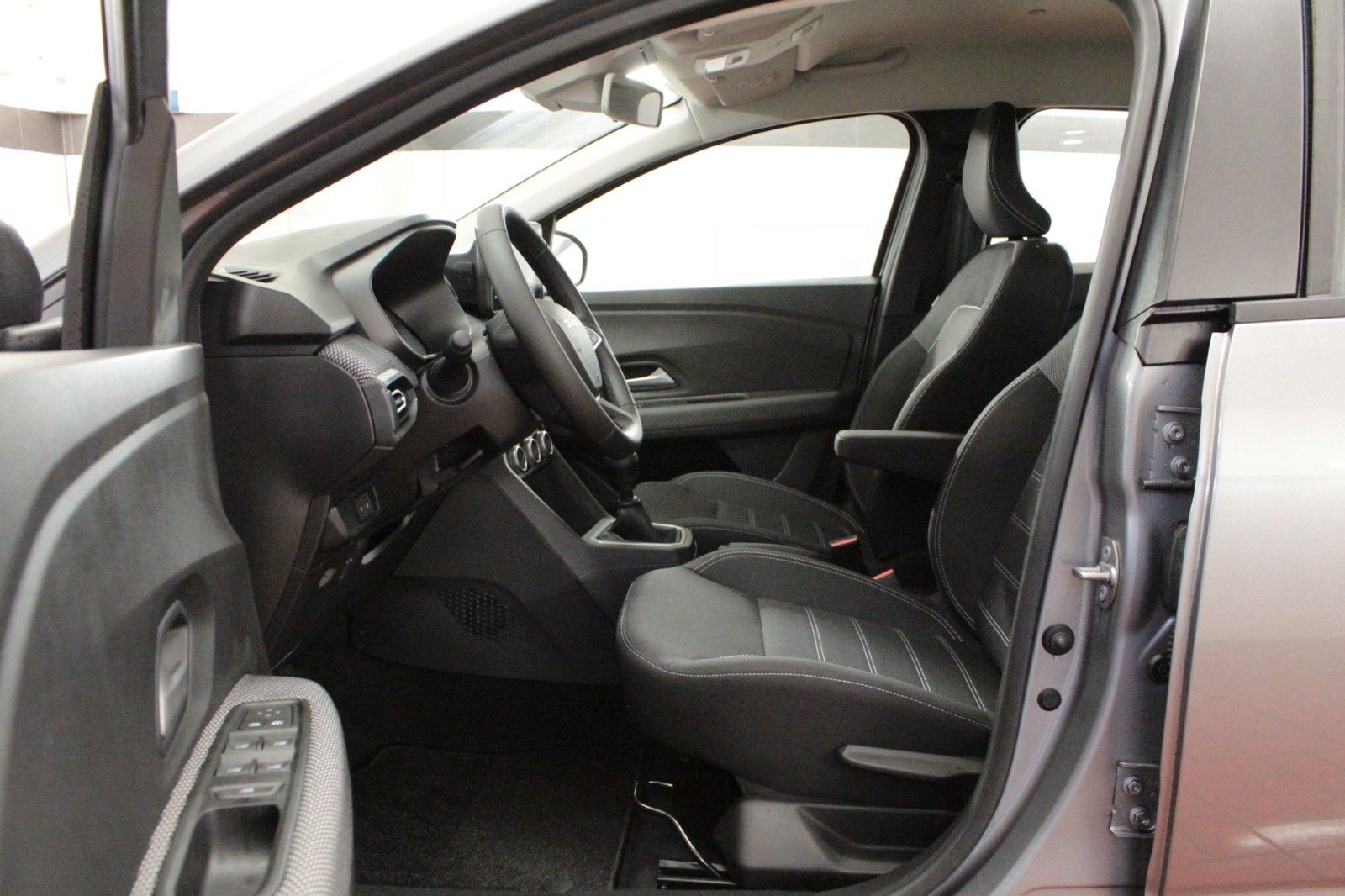 Fahrzeugabbildung Dacia Sandero TCe 100  Benzin /Expression*Winterpaket*