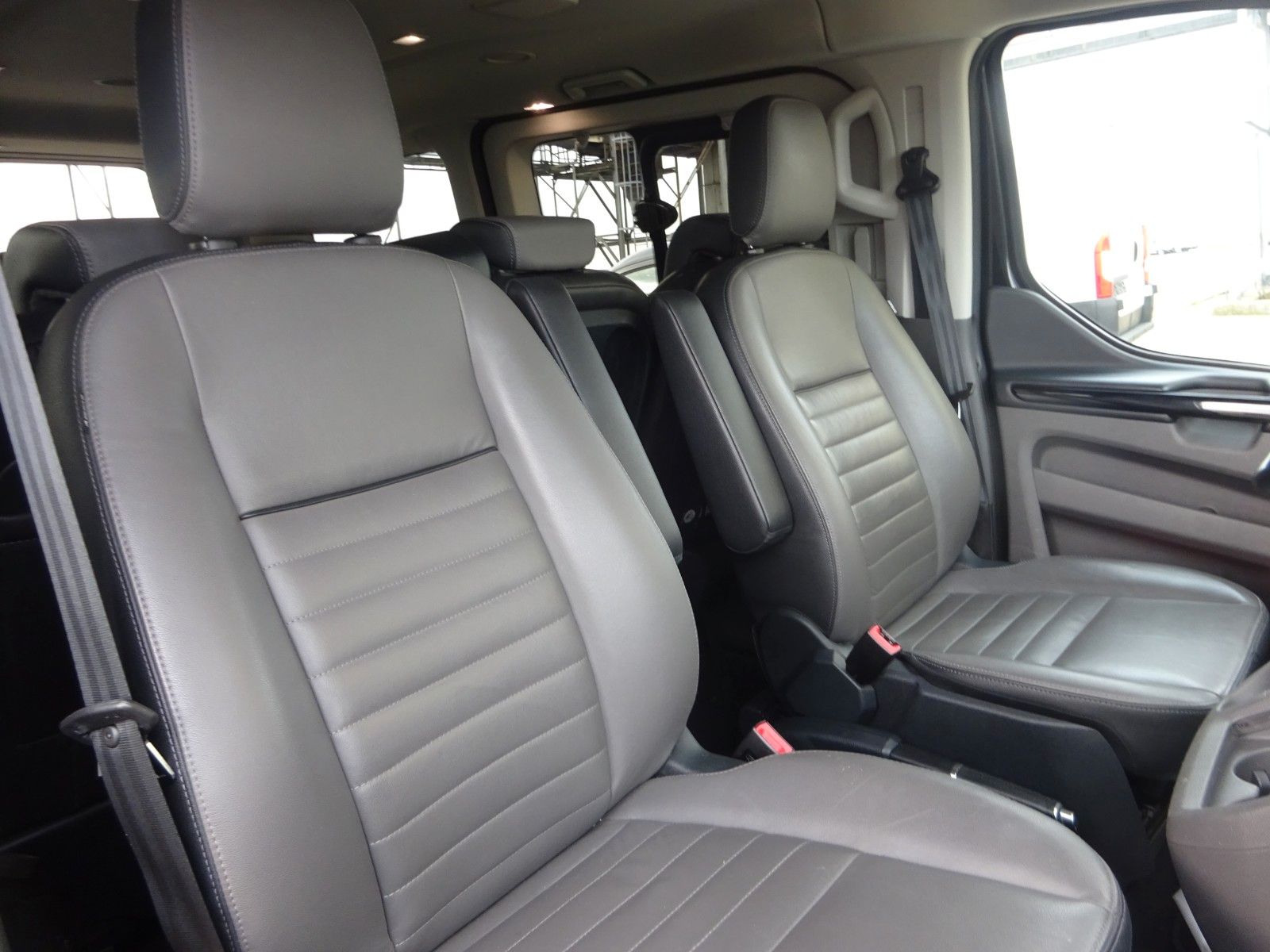 Ford Tourneo Custom 170PS Autm. L1 Titanium X Standhz foto 9