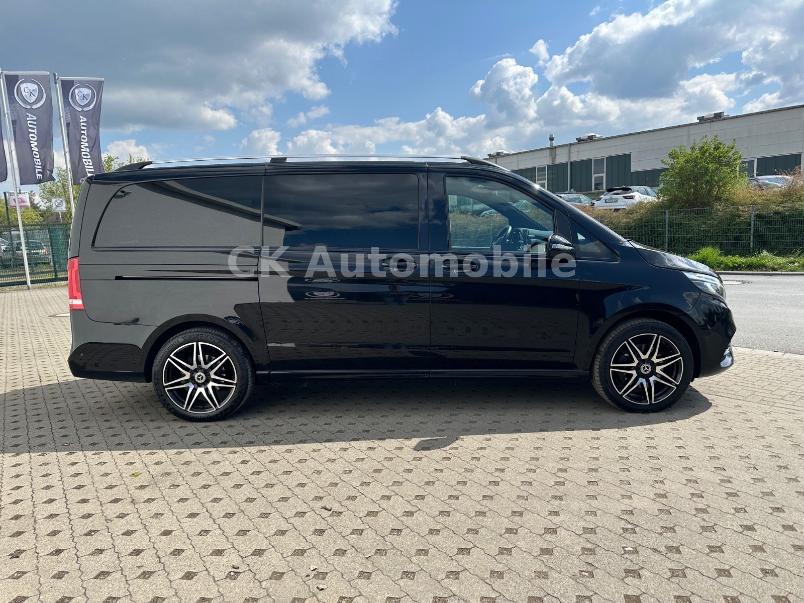 Fahrzeugabbildung Mercedes-Benz V 300d 4 Matic AVANTGARDE AMG-Line/6 Sitze/Pano