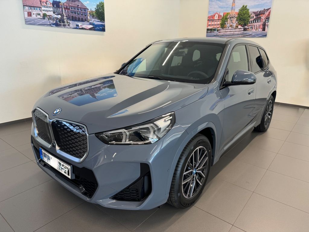 BMW iX1