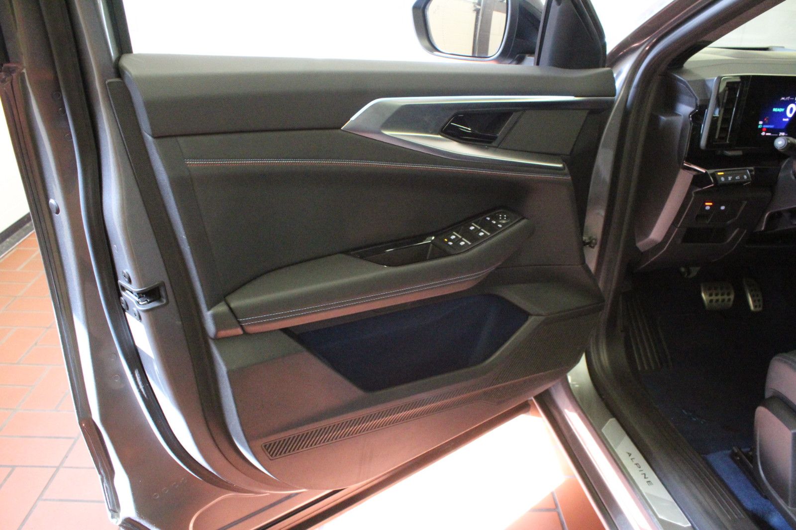 Fahrzeugabbildung Renault Rafale Hybrid E-Tech 4x4 300 PHEV Esprit Alpine