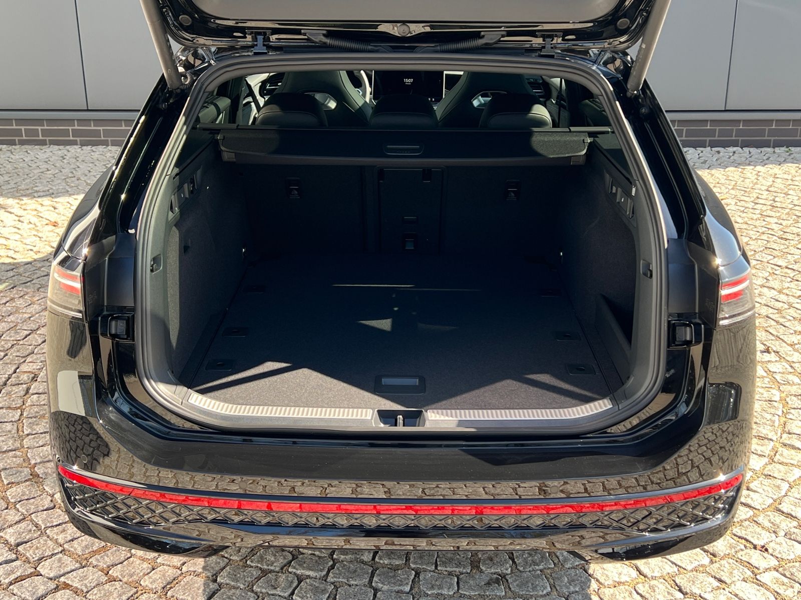 Fahrzeugabbildung Volkswagen Passat Variant R-Line 2.0 TDI DSG 4MOTION *AHK,