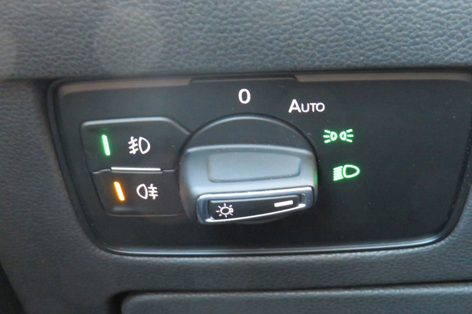 Fahrzeugabbildung Volkswagen Comfortline ACC LED KAMERA AHK NAVI APP-CONNECT