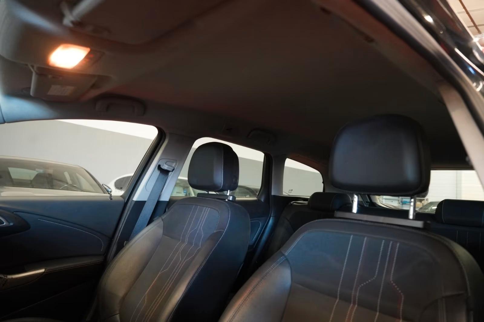 Opel Astra 2012 — photo 12