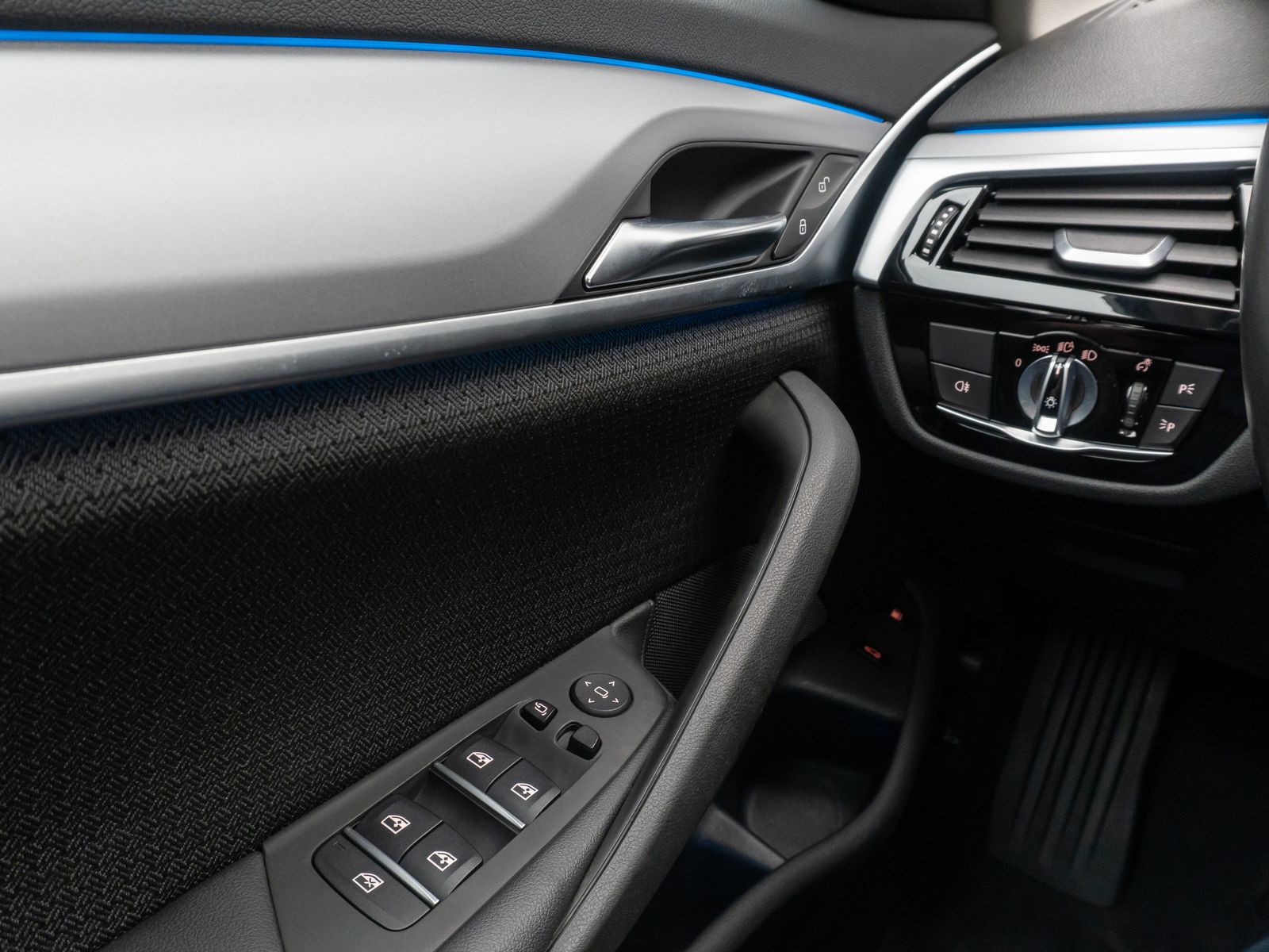 Fahrzeugabbildung BMW 530e Alarm DAB HiFi Komfort Kamera DriveAs Sport