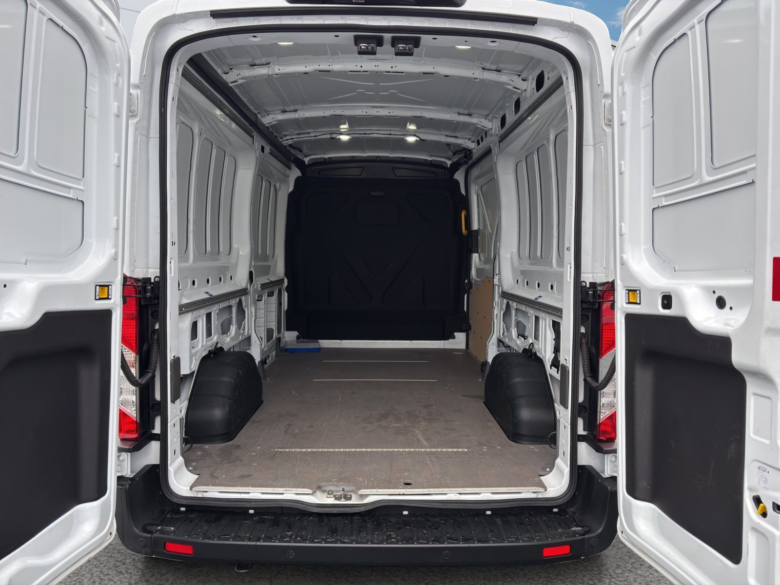 Fahrzeugabbildung Ford Transit 350 L3 Limited