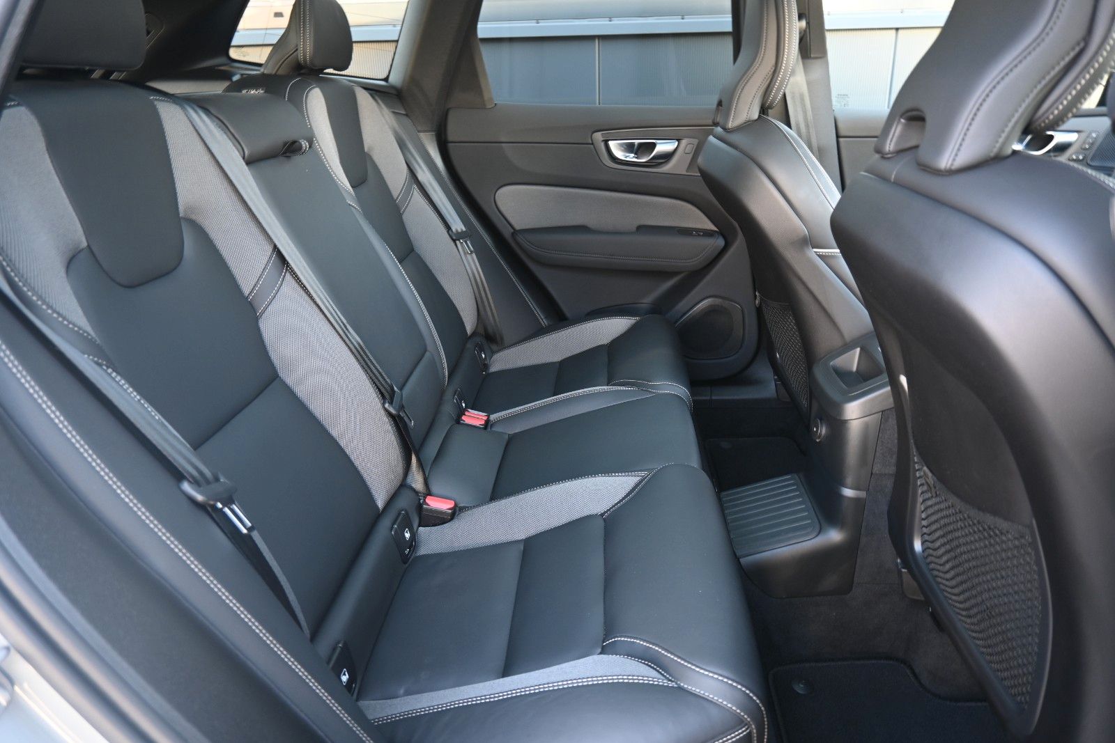 Fahrzeugabbildung Volvo XC60 T8 RC AWD Ultra Black Edition*360*Facelift