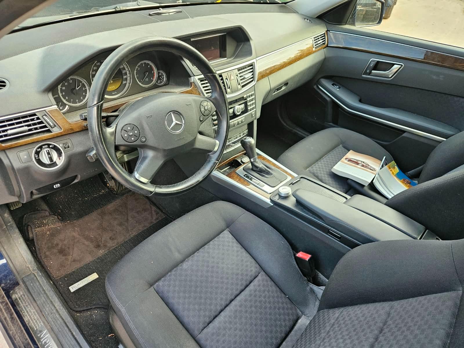 Mercedes-Benz E200 2011 — photo 13
