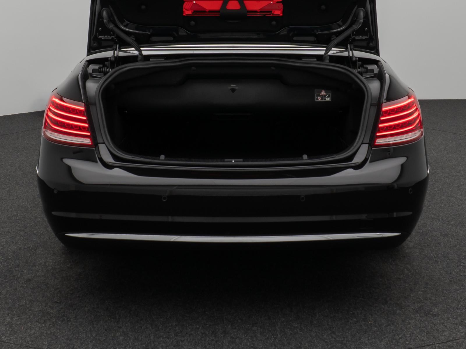 Mercedes-Benz E 200 Cabrio LED Sitzhzg Navi PDC Tempomat Leder