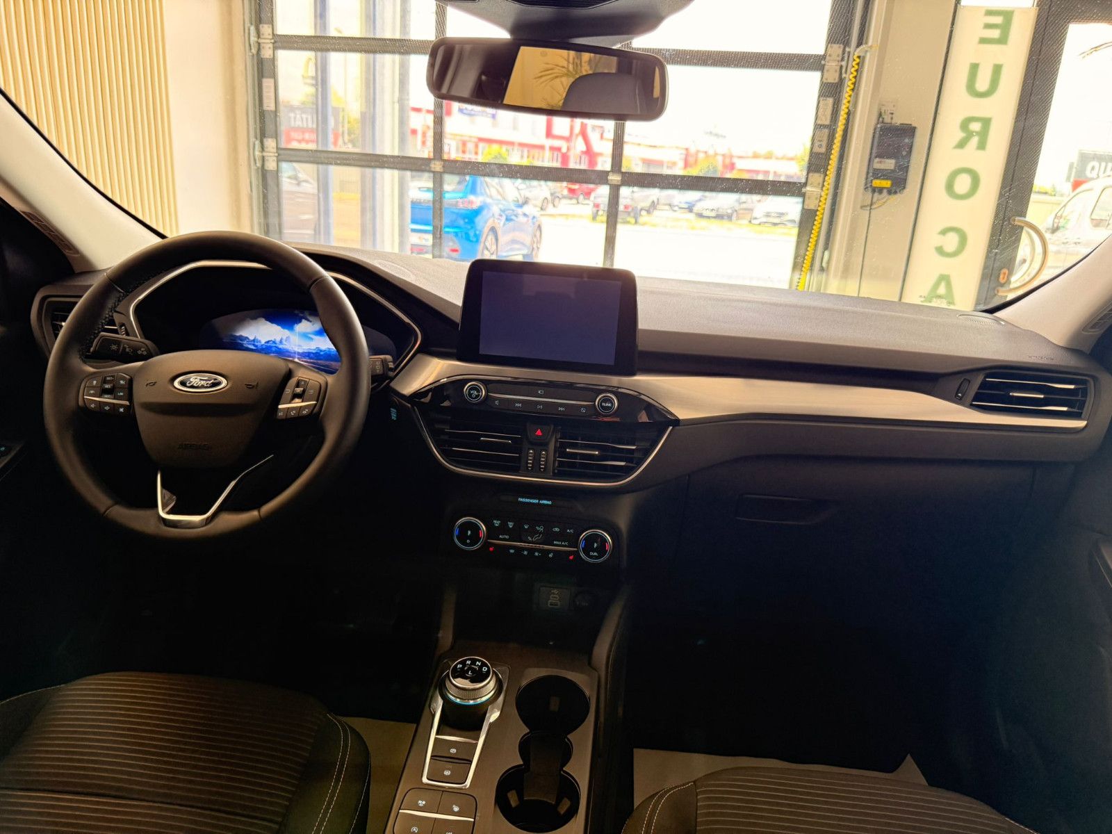 Fahrzeugabbildung Ford Kuga Titanium / NAVI / KAMERA / GEPFLEGT