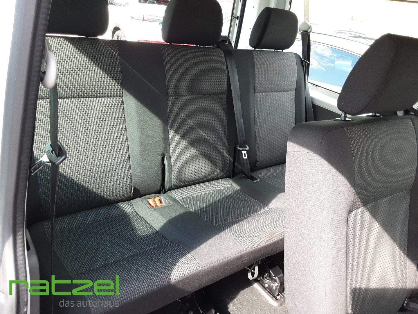 Fahrzeugabbildung Volkswagen T6.1 Kombi KR 2.0 TDI 9-Sitze+AHK+KAMERA+