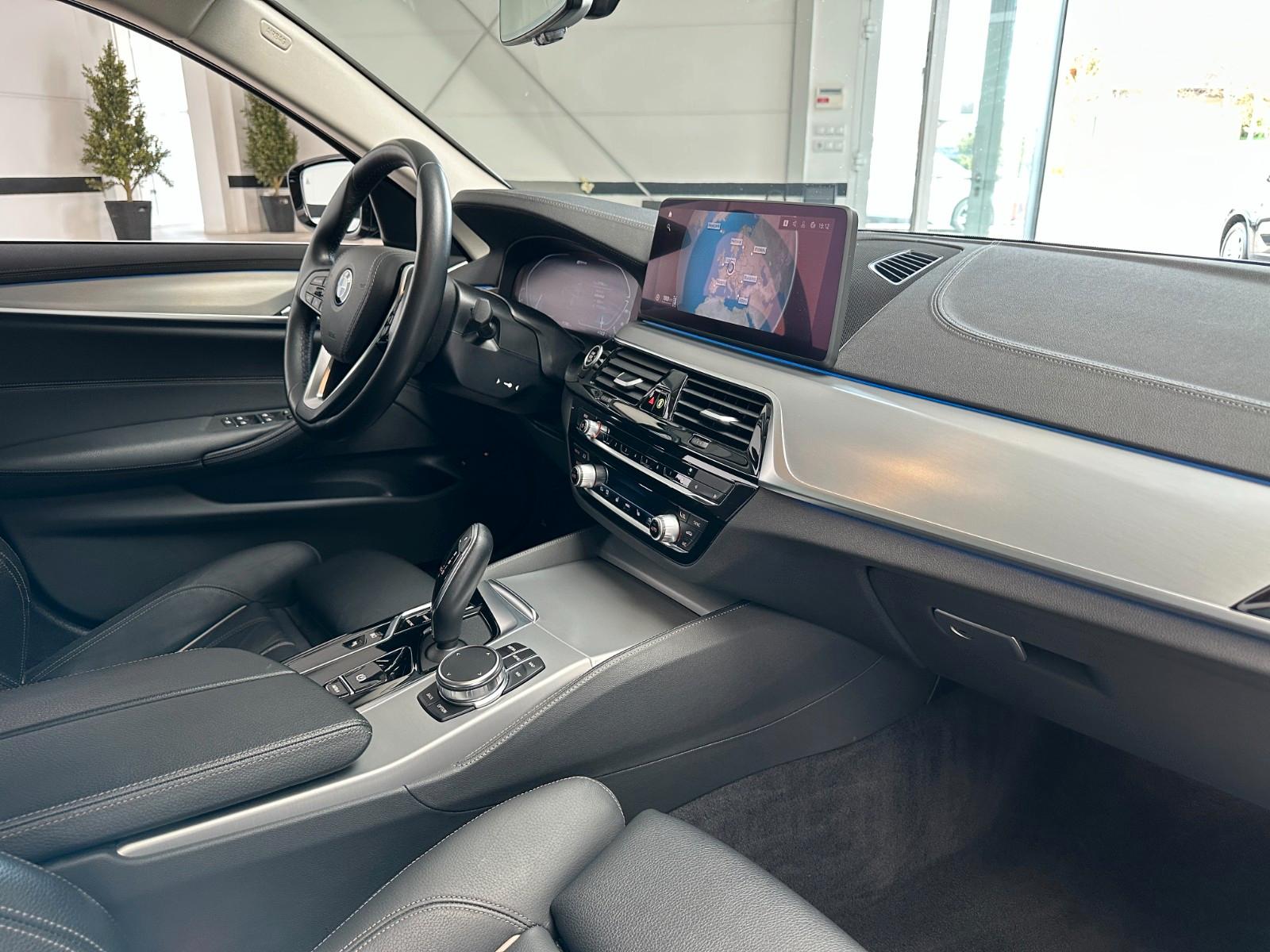 BMW 530e Touring Aut Luxury Line Navi*Leder*LED*1.Hd