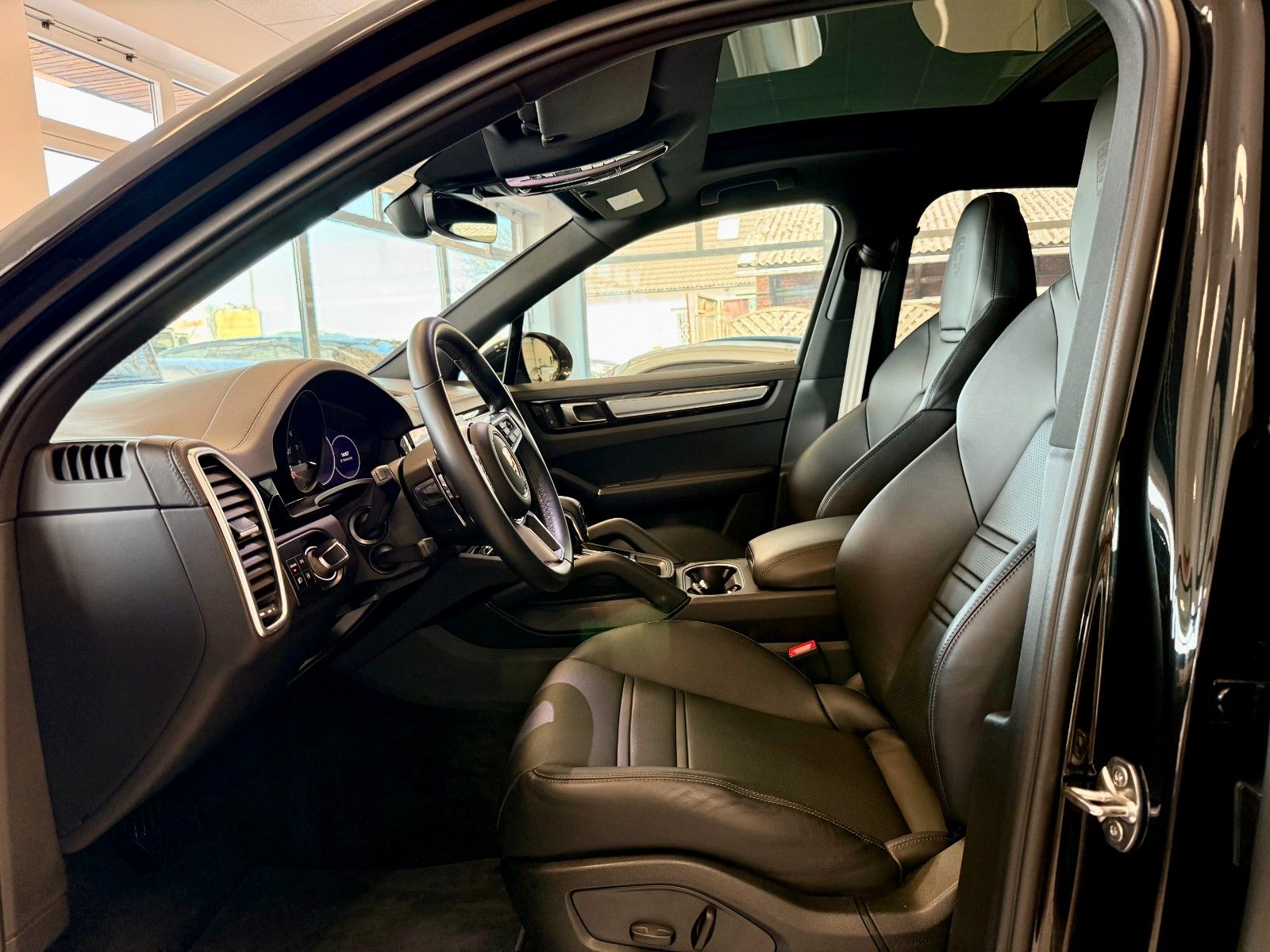 Fahrzeugabbildung Porsche Cayenne V6 Platinum Edition Luftfederung/AHK/21"