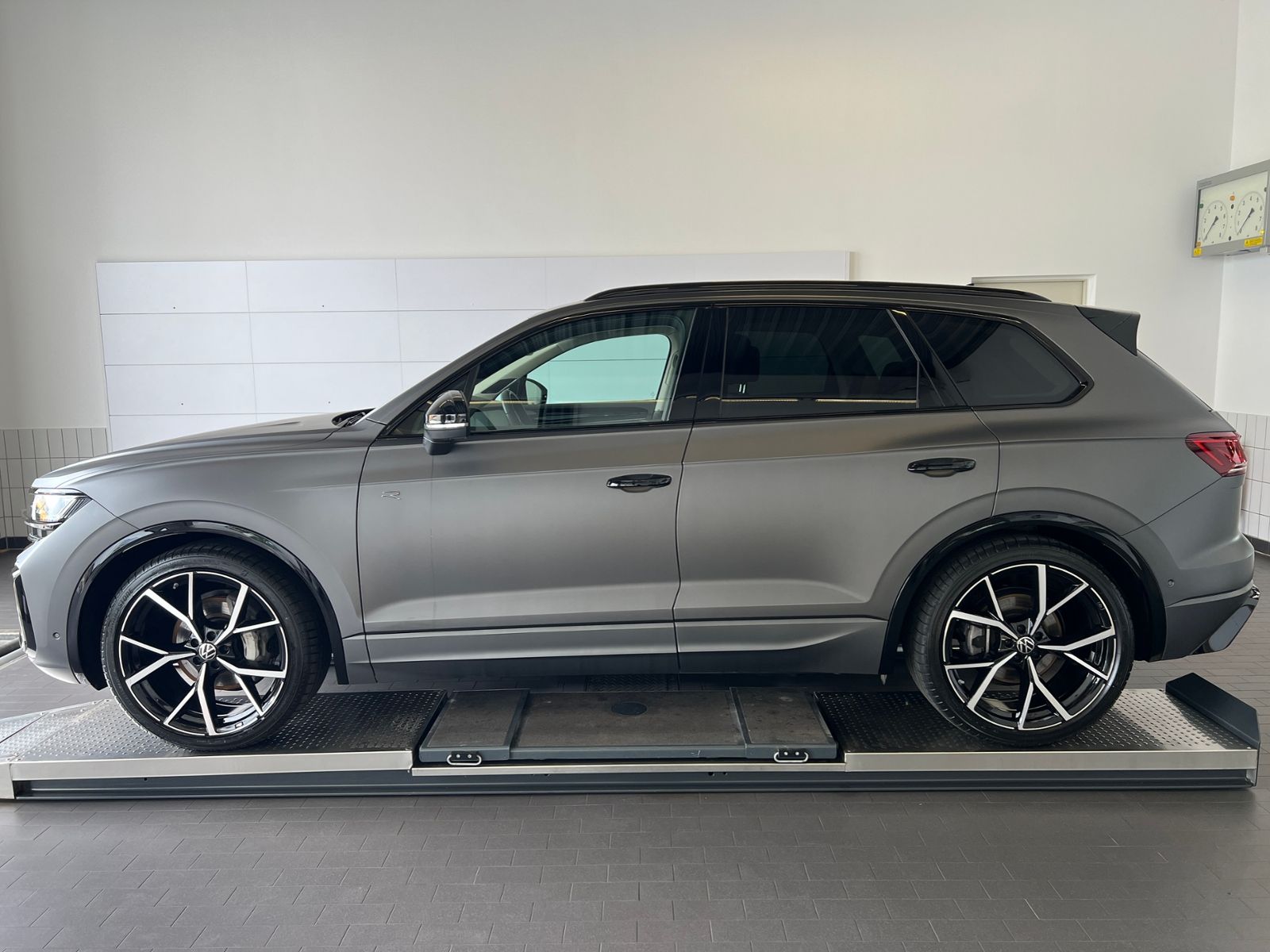 Fahrzeugabbildung Volkswagen Touareg R-Line 3.0 TDI 4MOTION *AHK, BlackStyle,