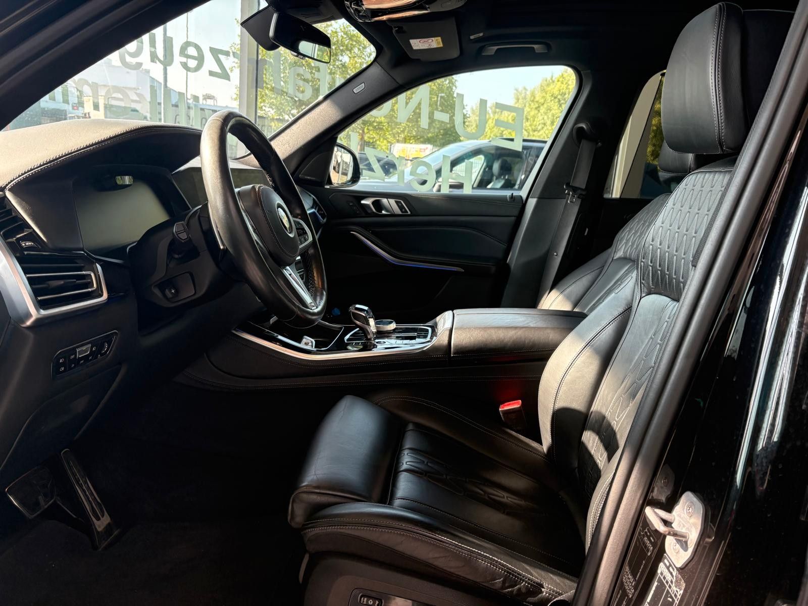Fahrzeugabbildung BMW X5  M50D,SKYLOU;22,LASER,HUD,PANO;