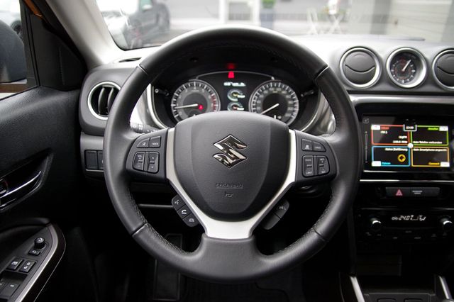 Suzuki Vitara 1.4 Comfort+ 4x4*Pano,ACC,AHK,LED,Kamera*