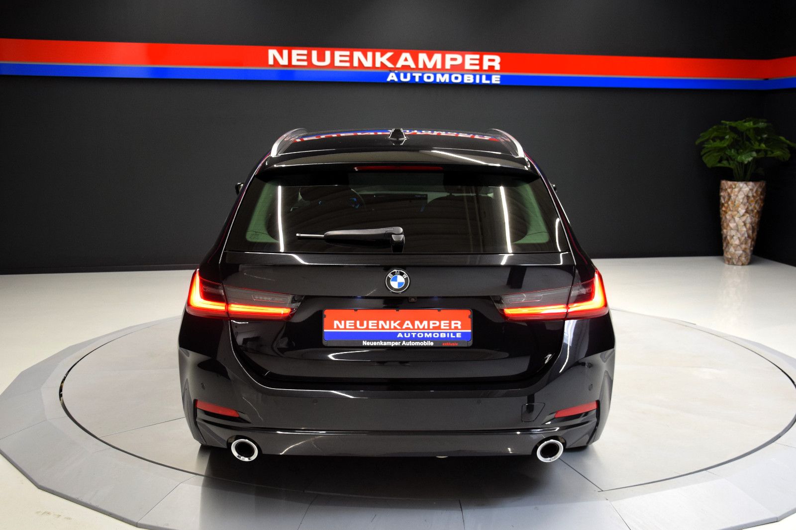 Fahrzeugabbildung BMW 320d xDrive Touring Autom HuD LED ACC AHK Kamera