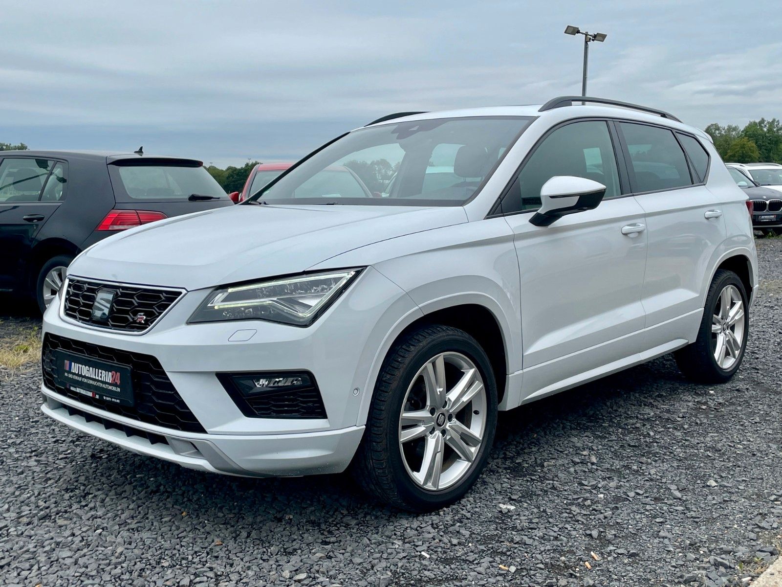 Fahrzeugabbildung SEAT Ateca FR 1.5 TSI DSG Navi LED ACC STANDHZG R-Kam