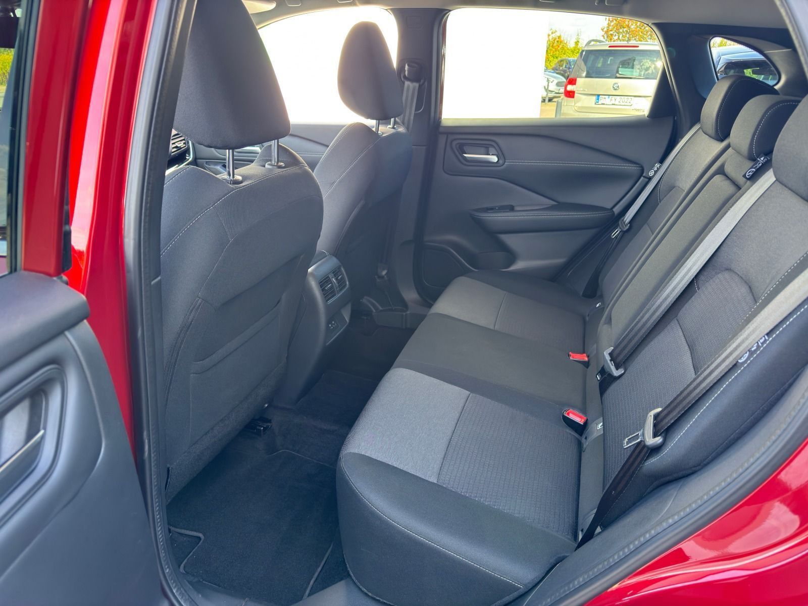 Fahrzeugabbildung Nissan Qashqai 140PS 6-Gang N-Connecta*AHK*360°CAM*behF