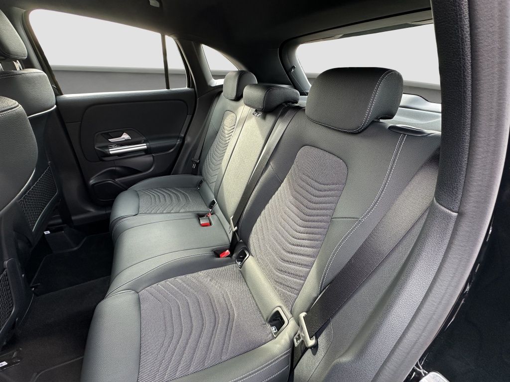 Fahrzeugabbildung Mercedes-Benz GLA 200 d PROGRESSIVE*DISTR*AHK*LED*KAM*SITZH