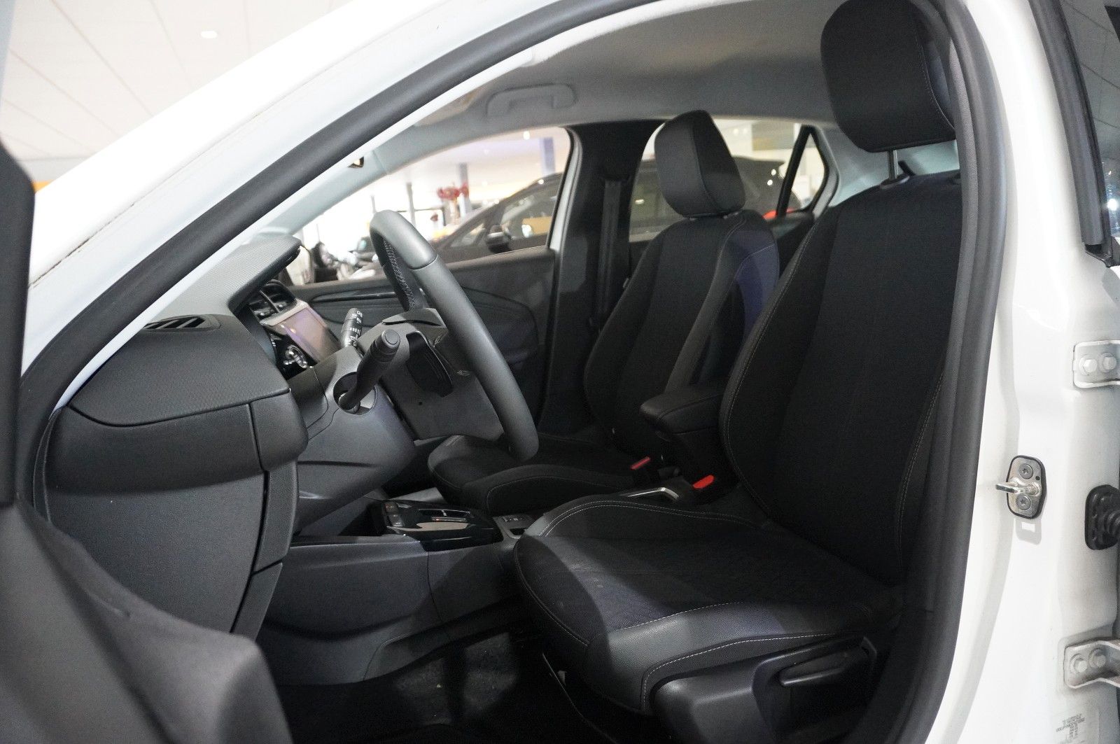 Fahrzeugabbildung Opel Corsa F 1.2T ELEGANCE NAVI/LED/VIRT/KAMERA/SPORT
