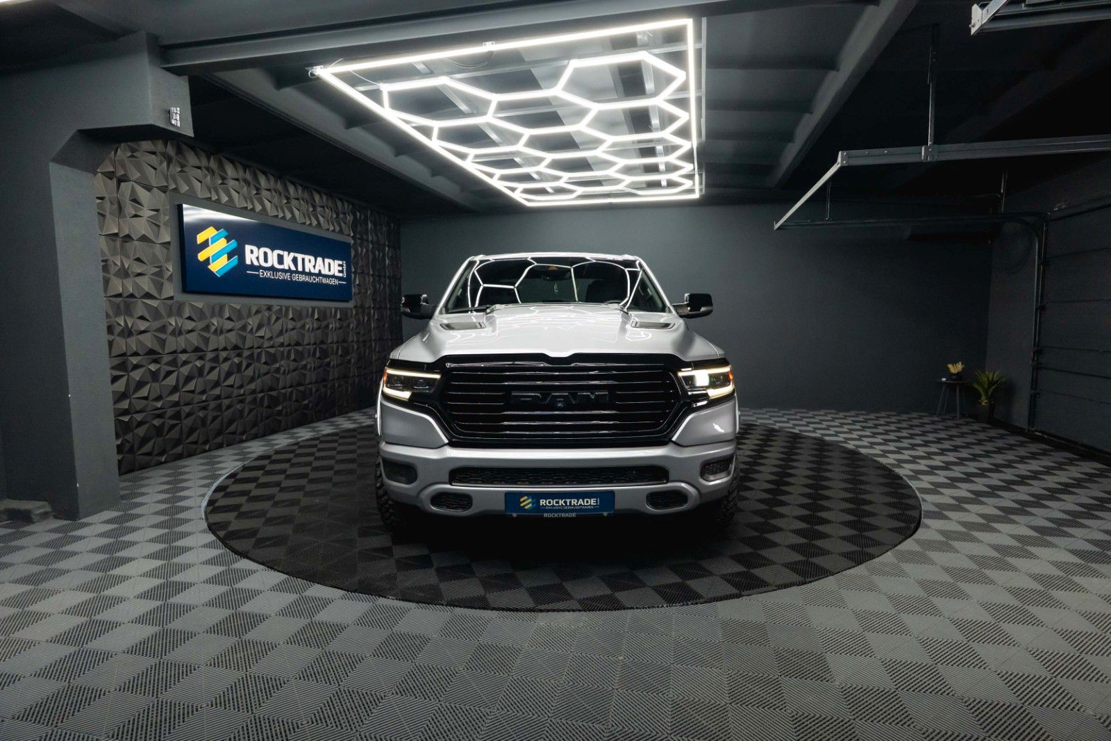 Fahrzeugabbildung Dodge RAM 5.7 V8 HEMI 4x4 LARAMIE Limited Offroad LED