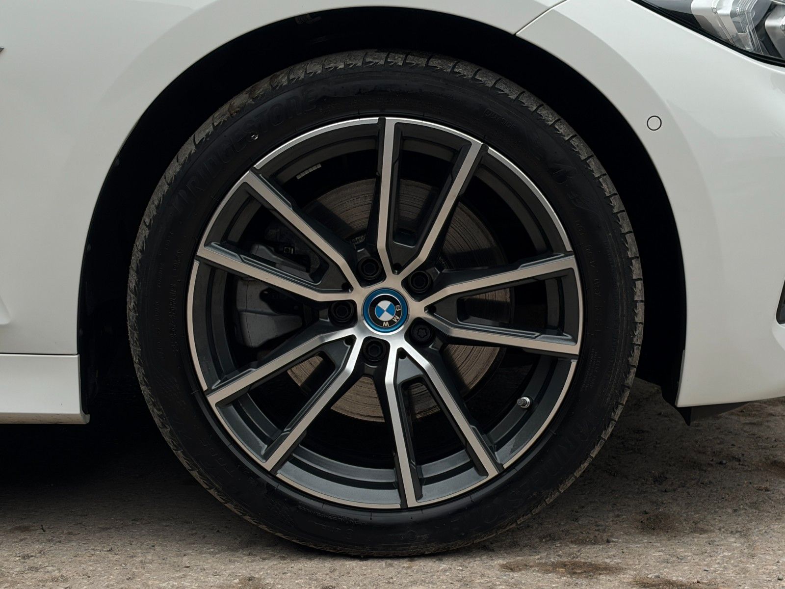 Fahrzeugabbildung BMW 330e Touring Advantage Akustik LcPlus HIFI CAM