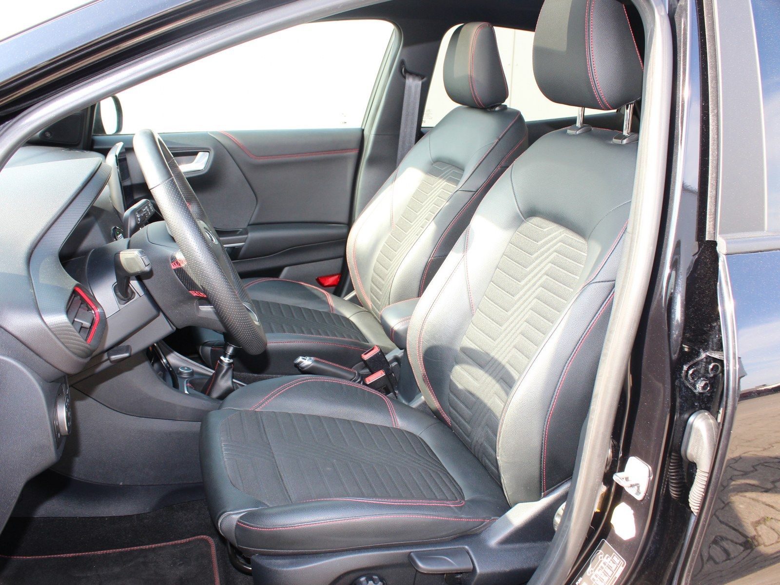 Fahrzeugabbildung Ford Puma ST-Line X 1,0 EcoBoost Mild Hybrid