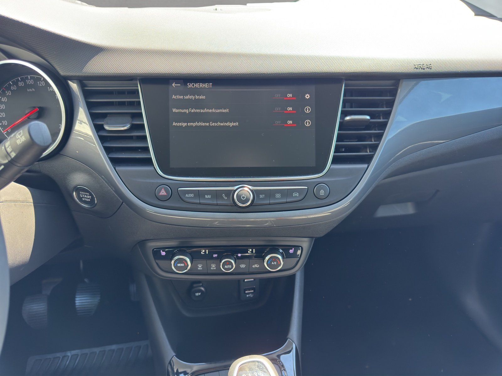 Fahrzeugabbildung Opel Crossland 1.2 Turbo Elegance LED/KAMERA/NAVI/GRA