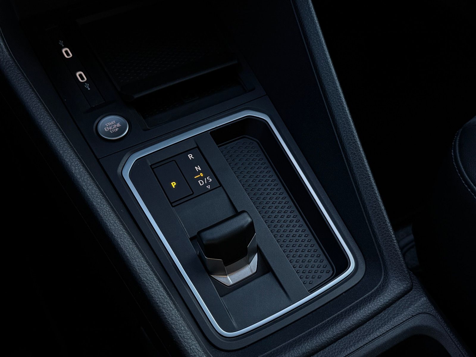 Fahrzeugabbildung Volkswagen Caddy Style TSI DSG ACC AHK Navi LED Kamera SHZ