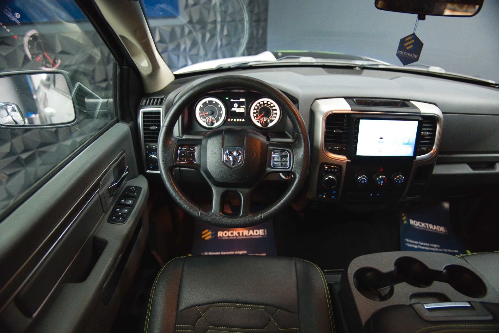 Fahrzeugabbildung Dodge RAM 5.7 V8 HEMI 4x4 OFFROAD Night-Paket LONGBED
