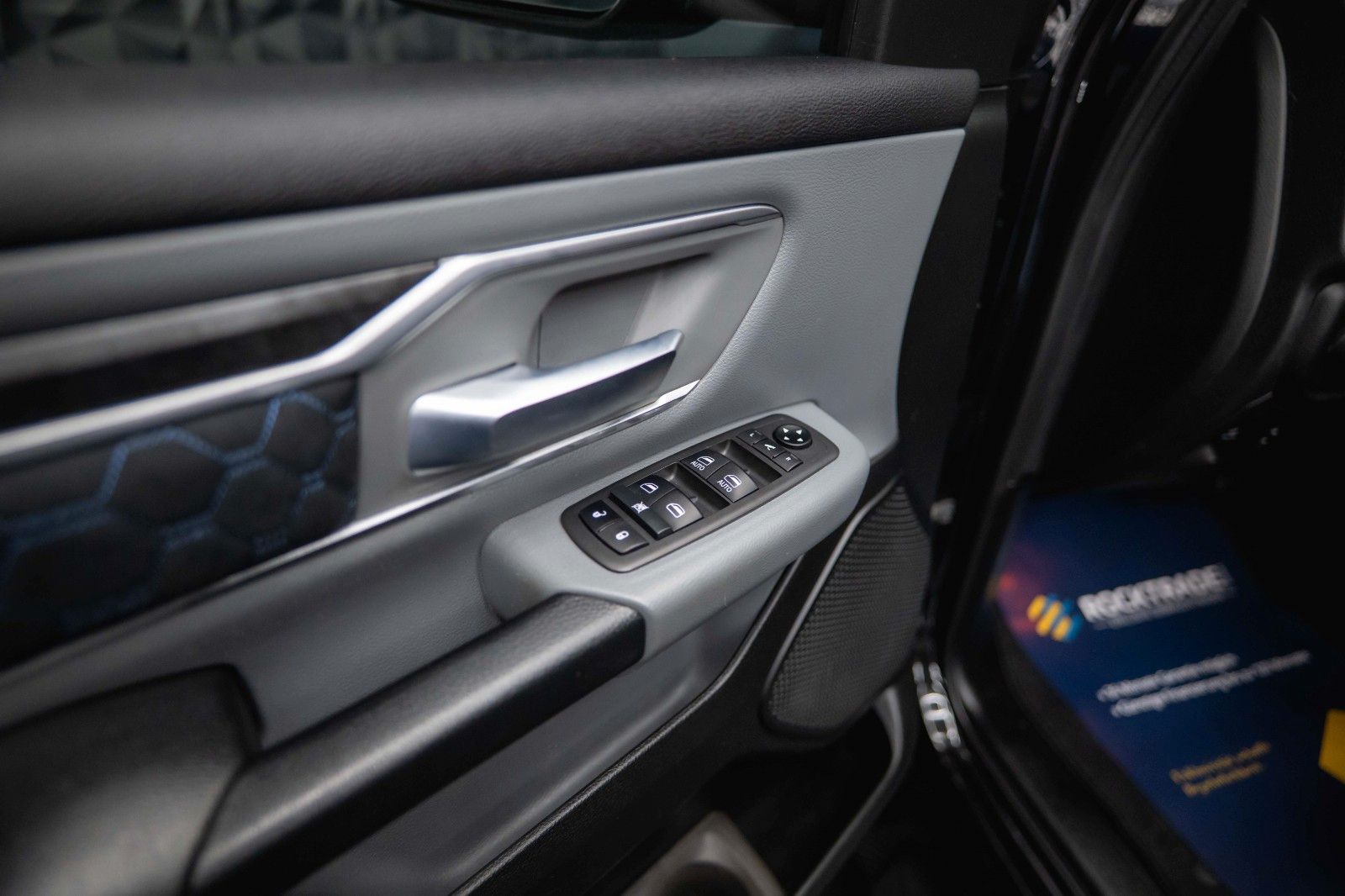 Fahrzeugabbildung Dodge RAM 5.7 V8 HEMI 4x4 OFFROAD Night-Paket LONGBED