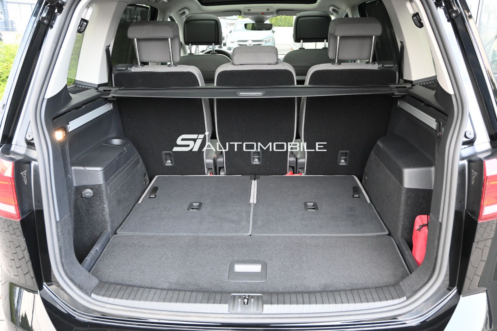 Fahrzeugabbildung Volkswagen Touran 1.5 TSI DSG °ACC°AHK°PANO°STHEIZ°DYNAUDI°