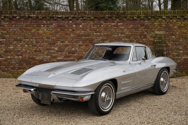 Corvette C2 Sting Ray Split-Window 327 Coupé Finished in