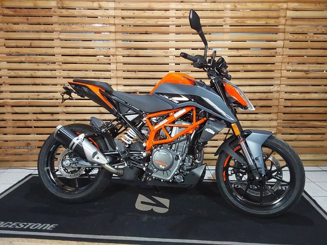 KTM 390 Duke Neuwertig