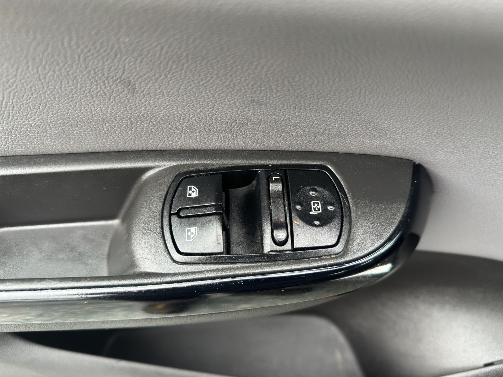 Fahrzeugabbildung Opel Corsa E Innovation ecoFlex TEMPOMAT SHZ LHZ