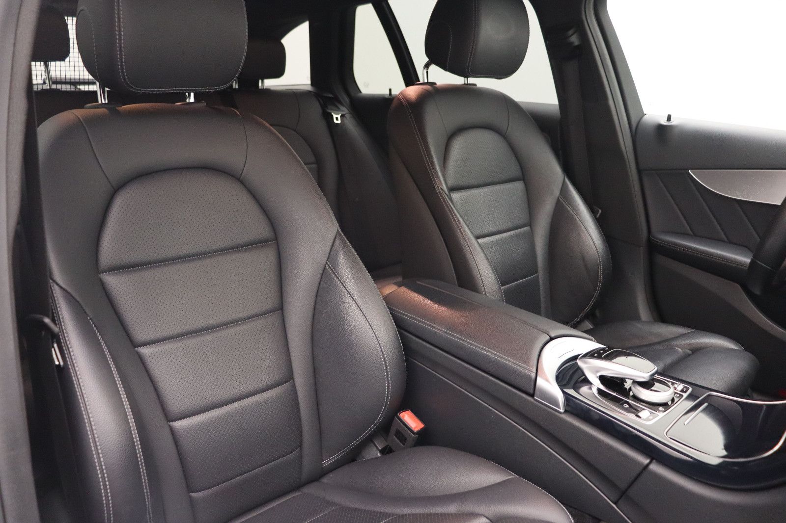 Fahrzeugabbildung Mercedes-Benz C 220d T-Modell 4Matic AMG-Line Night-Paket