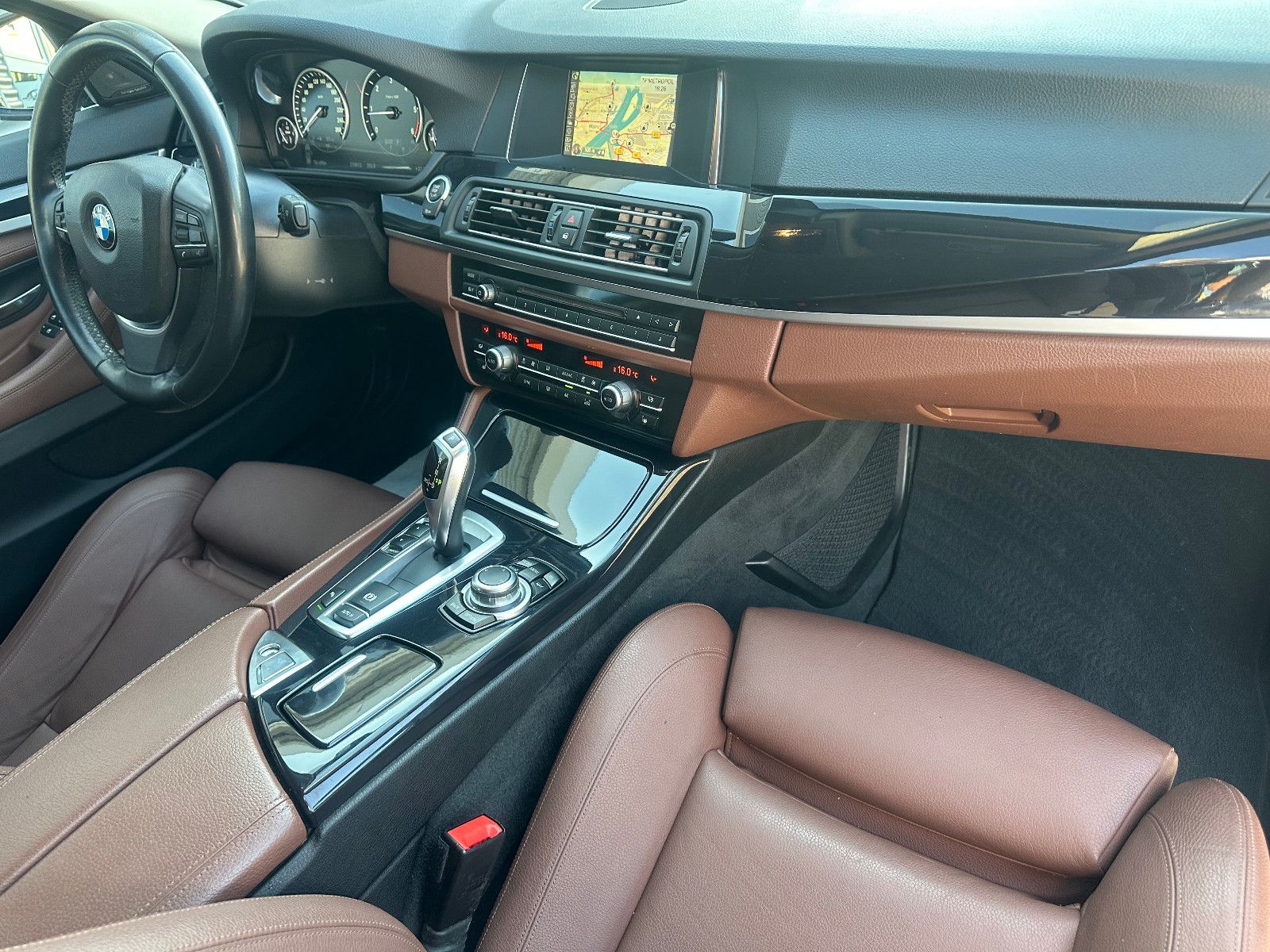Fahrzeugabbildung BMW 520 d TOURING*HEAD-UP+LEDER-BRAUN*