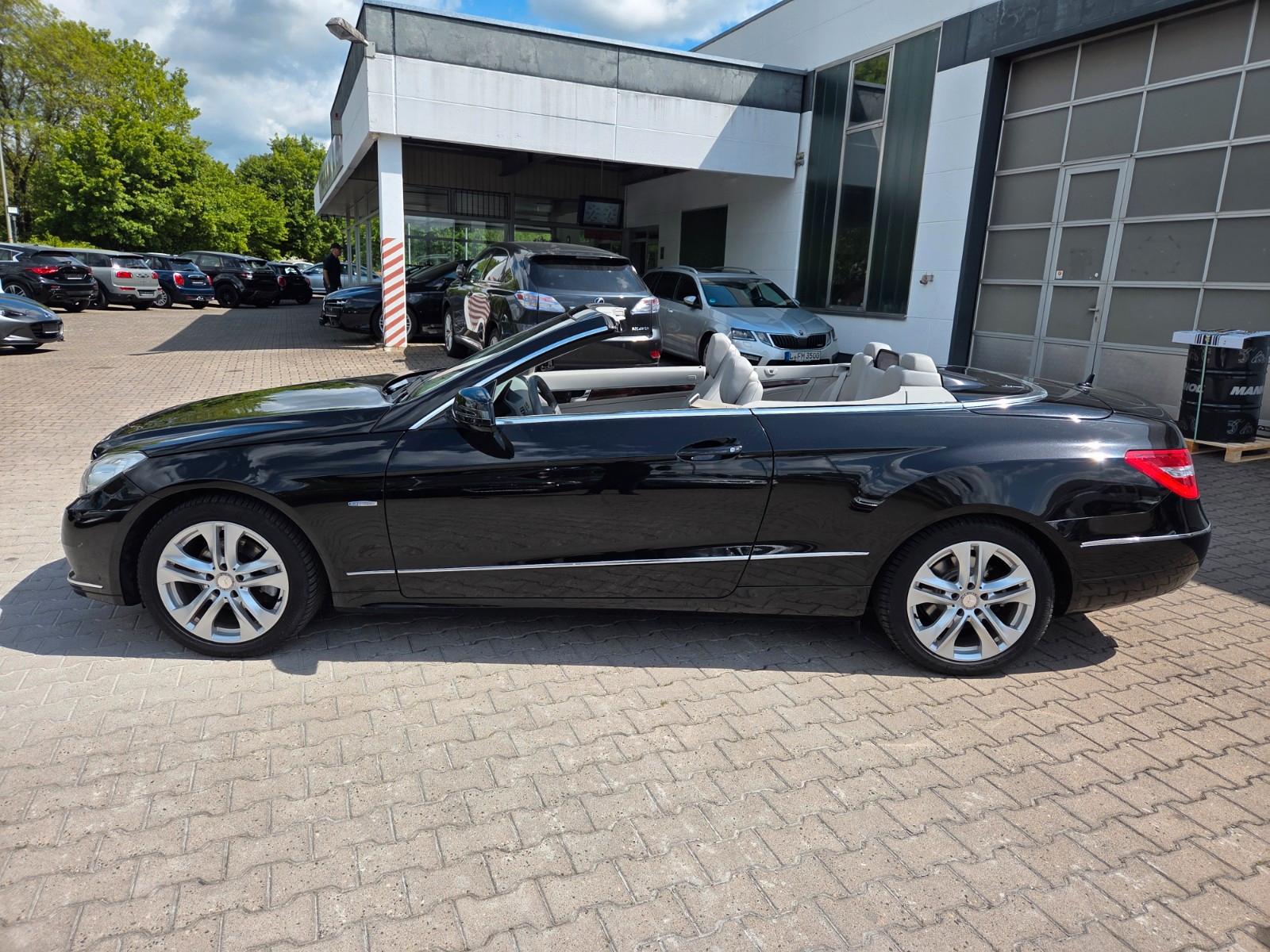 Mercedes-Benz E 200 Cabriolet AVANTGARDE Autom./Navi/Leder/...