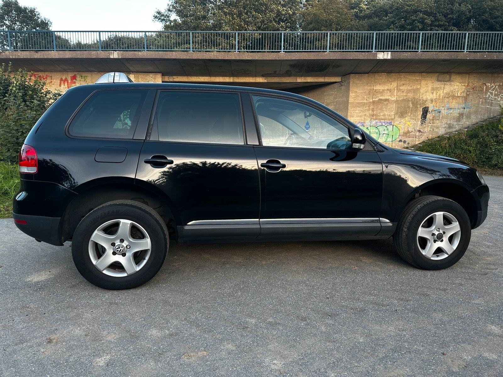 Volkswagen Touareg 2005 — rear view