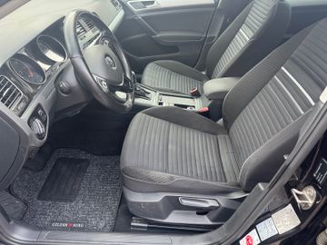 Volkswagen Golf - 10