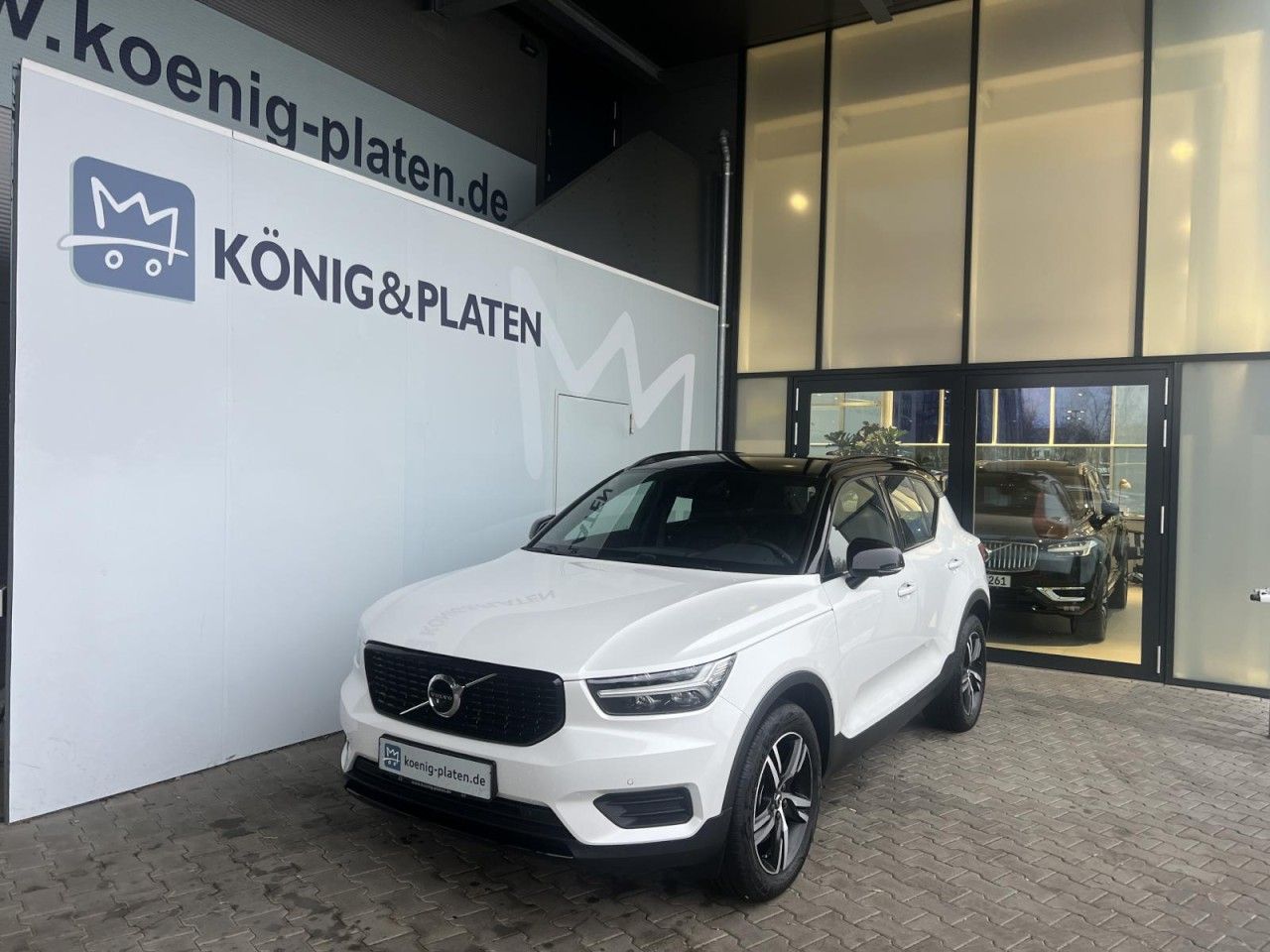 Volvo XC40 B5 AWD R-Design 6d Klima Navi Leder foto 1
