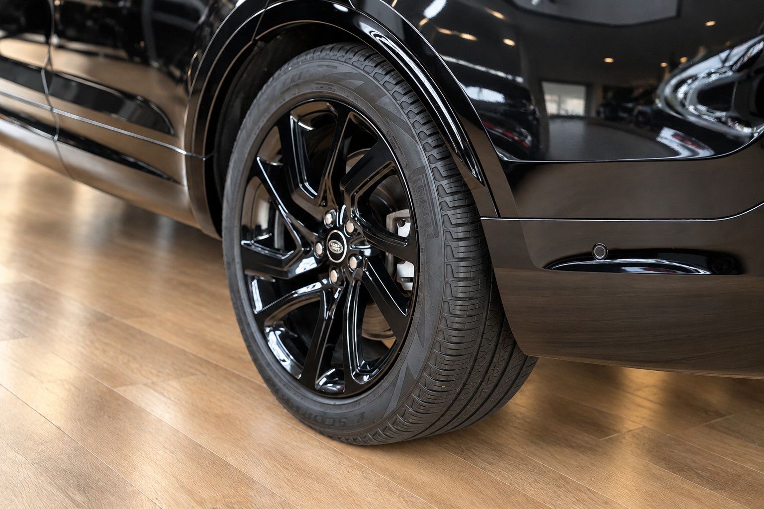 Fahrzeugabbildung Land Rover Discovery R-Dynamic AWD/7-SITZER/360'°Cam/AHK