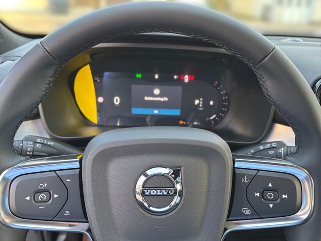 Volvo XC40 Plus Black Edition 2WD*AHK*360°*