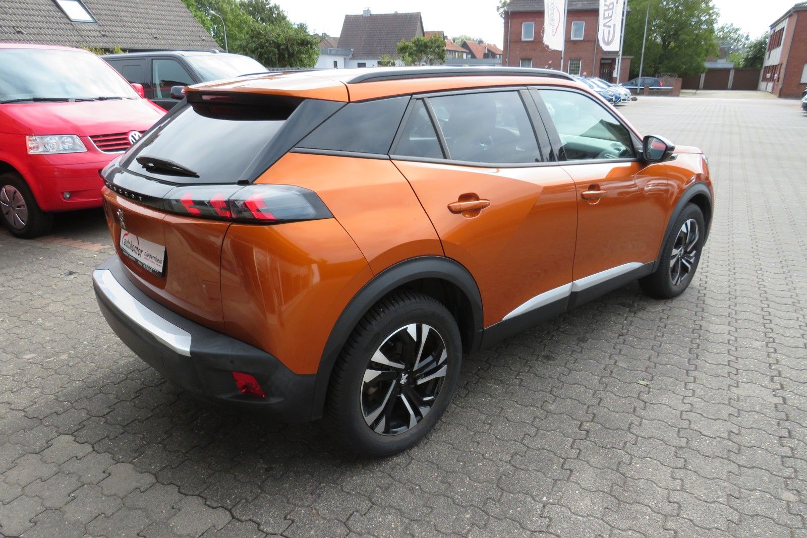 Fahrzeugabbildung Peugeot 2008-E ALLURE APP-CONNECT PDC GRA TELVOR 1.Hd