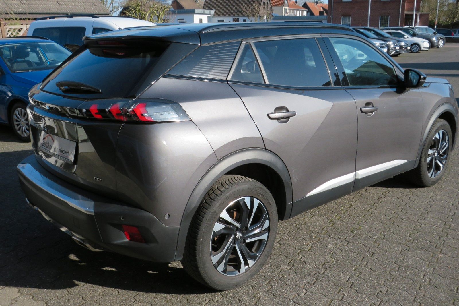 Fahrzeugabbildung Peugeot 2008 GT 8-AUTOMATIK GRA NAVI PDC 1.HAND