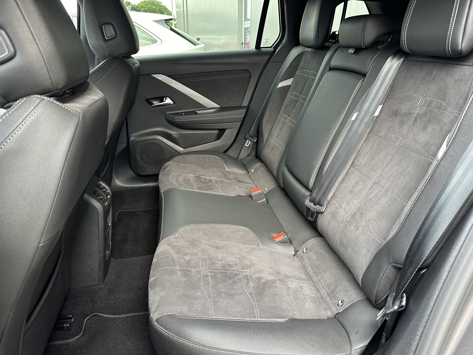 Fahrzeugabbildung Opel Astra SpT 1.5 D Aut. GS NAV+LED+PANO+360°+CARPLA