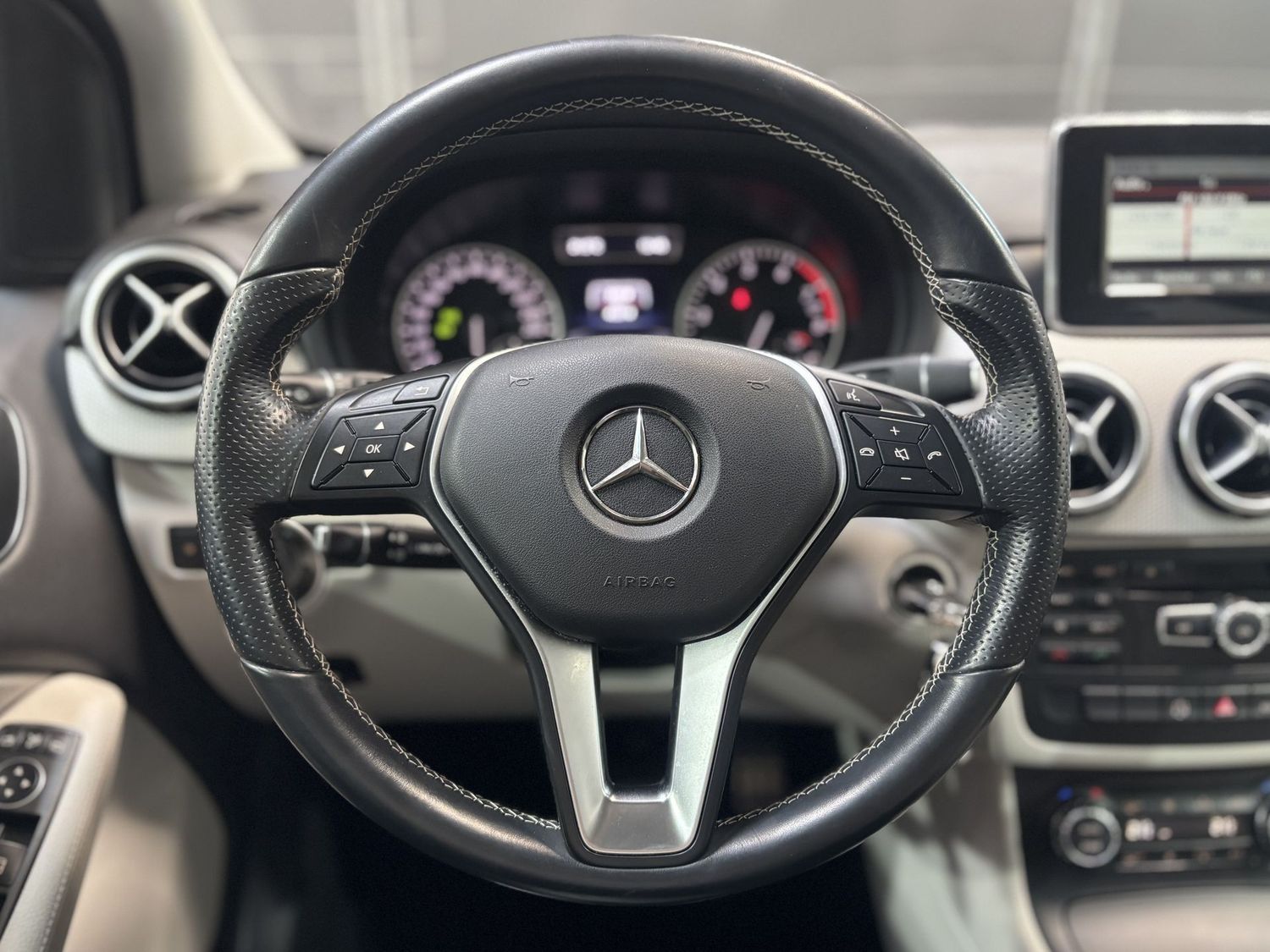 Fahrzeugabbildung Mercedes-Benz B 200 Automatik#Leder#Klima#Tempomat